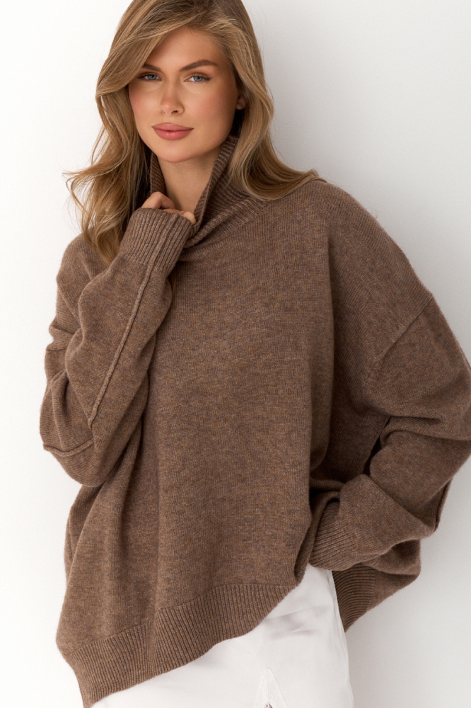 Свитер c горлом oversize