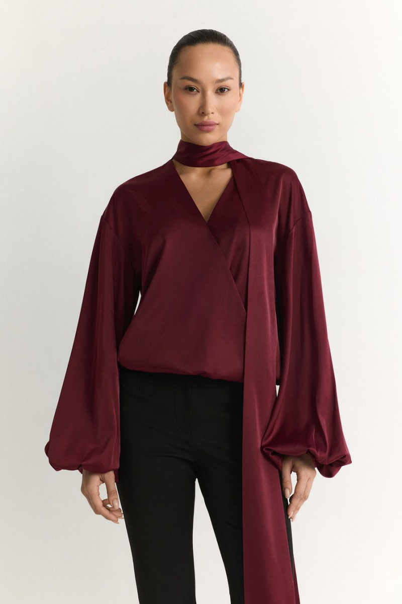 Блуза с декоративным шарфом