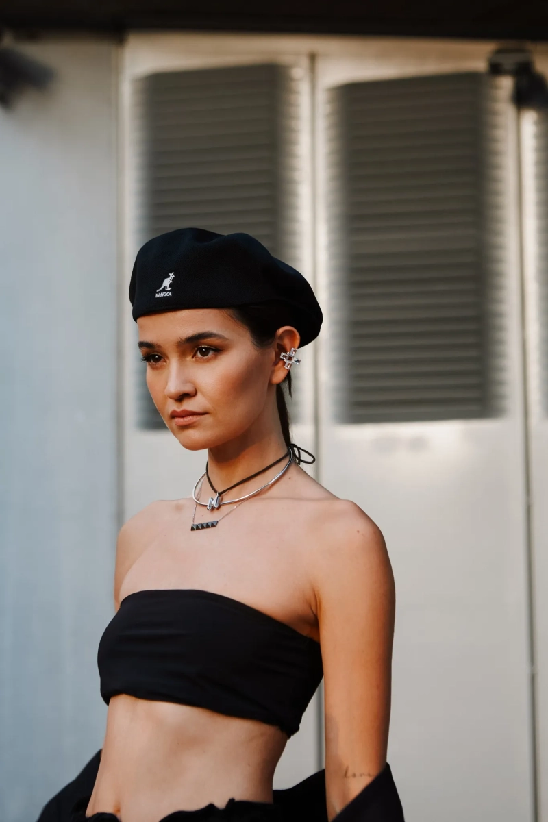 Серебряная серьга-кафф «Святая» с горным хрусталем SBLESKOM, цвет: серебро, 11722 купить онлайн