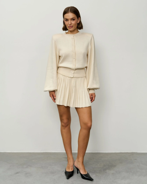 Вязаный костюм с короткой юбкой