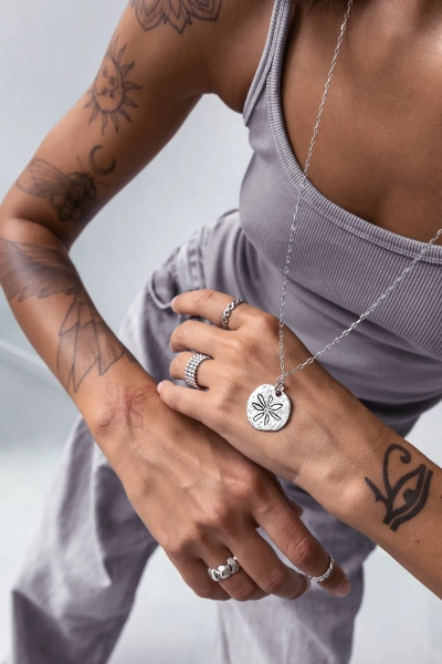 Серебряный медальон «Расцветай» SBLESKOM, цвет: серебро, 11883 купить онлайн