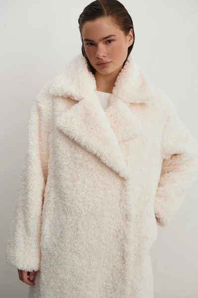 Шуба двубортная из кучерявого экомеха Mollis, цвет: Светло-бежевый, 16-13-3503/1 купить онлайн