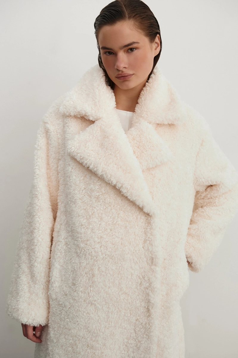 Шуба двубортная из кучерявого экомеха Mollis, цвет: Светло-бежевый, 16-13-3503/1 купить онлайн