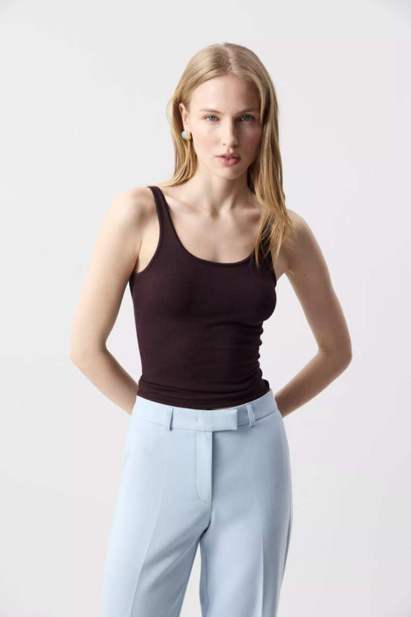 Топ с глубоким вырезом