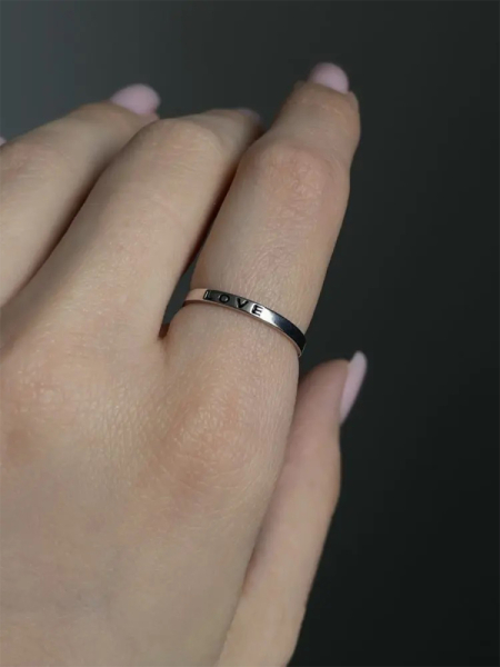 Кольцо с надписью «LOVE» из серебра с эмалью