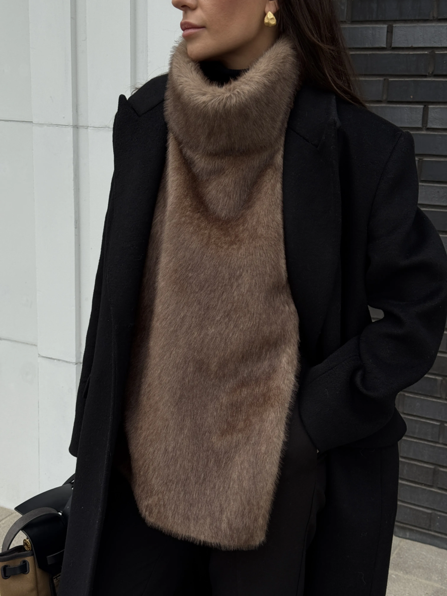 Манишка из эко-меха удлиненная