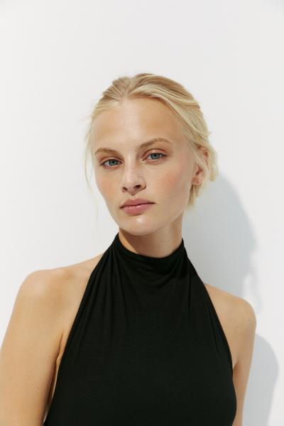 Платье макси с воротником халтер Charmstore, цвет: Черный, 207-11465-880 купить онлайн