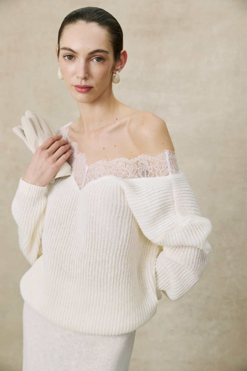 Джемпер с кружевом