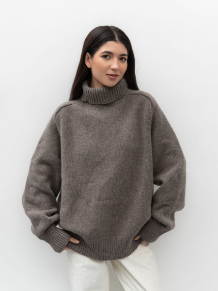 Свитер с горлом