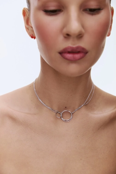 Серебряная моносерьга «Ход конем» red SBLESKOM, цвет: серебро,  купить онлайн