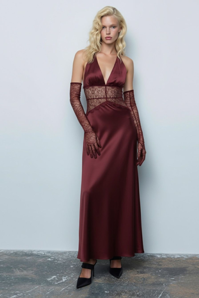 Платье с кружевной отделкой