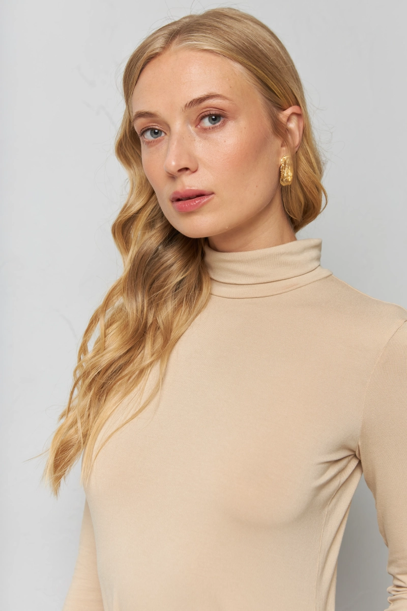 Водолазка из итальянского трикотажа ANNBRANND, цвет: бежевый, FW2327 купить онлайн