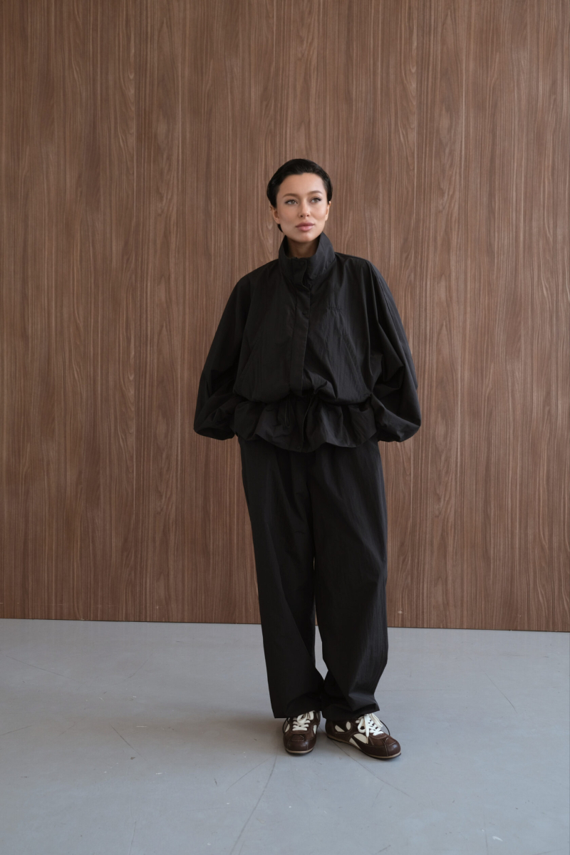 Брюки на затяжках