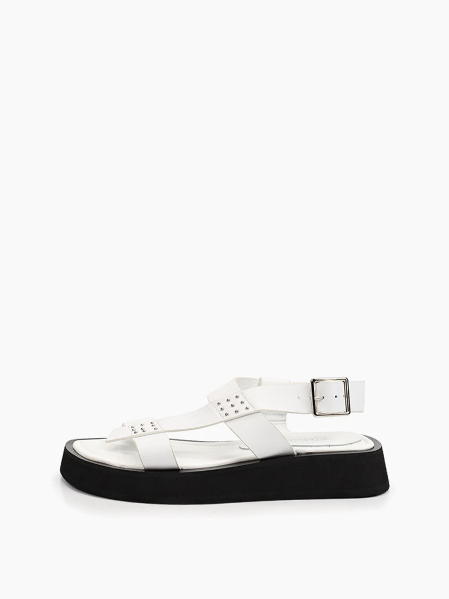 Сандалии на черной подошве из натуральной кожи