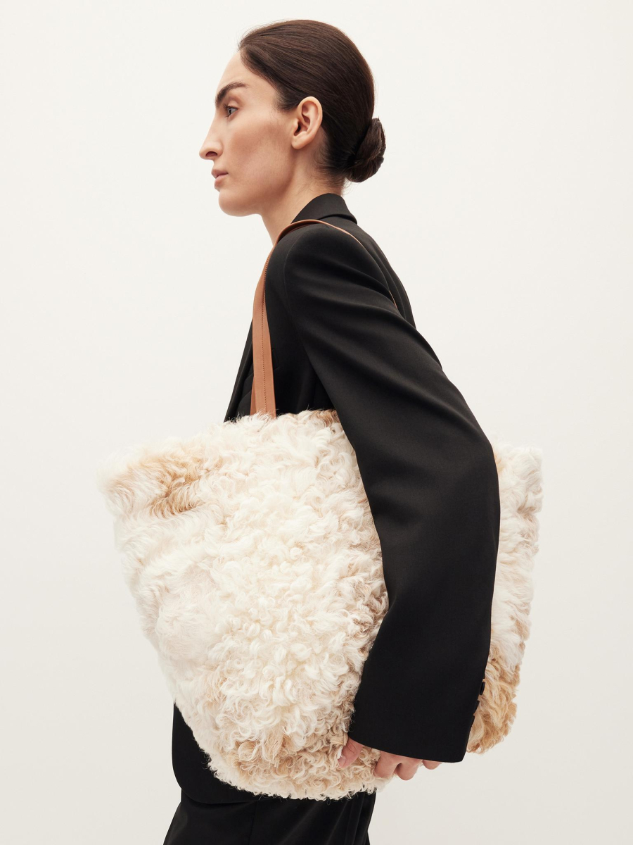 Сумка из натурального меха Chaika, цвет: бежевый AW25BG01-02 купить онлайн