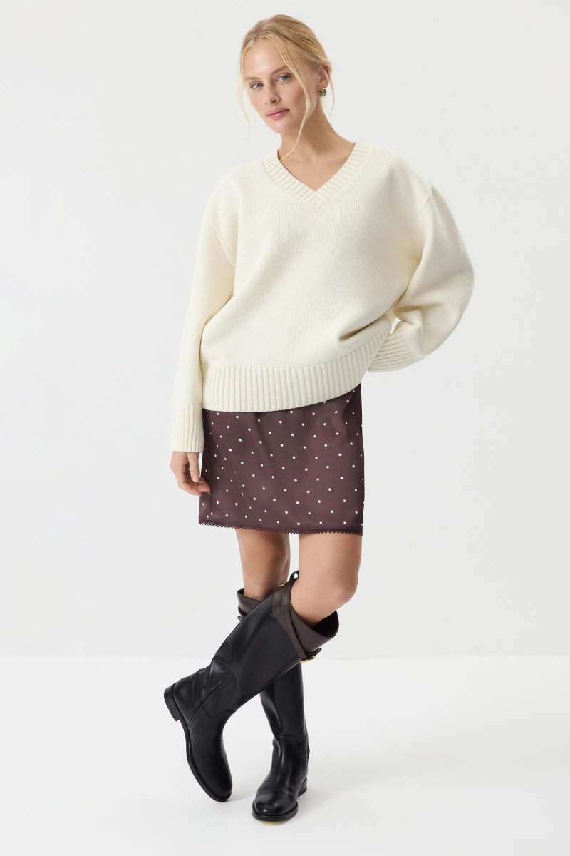 Джемпер V-neck из шерсти мериноса Charmstore, цвет: ванильный, 303-45698-113 купить онлайн