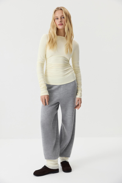 Лонгслив с драпировкой Charmstore, цвет: Сливочный, 205-44265-121 купить онлайн