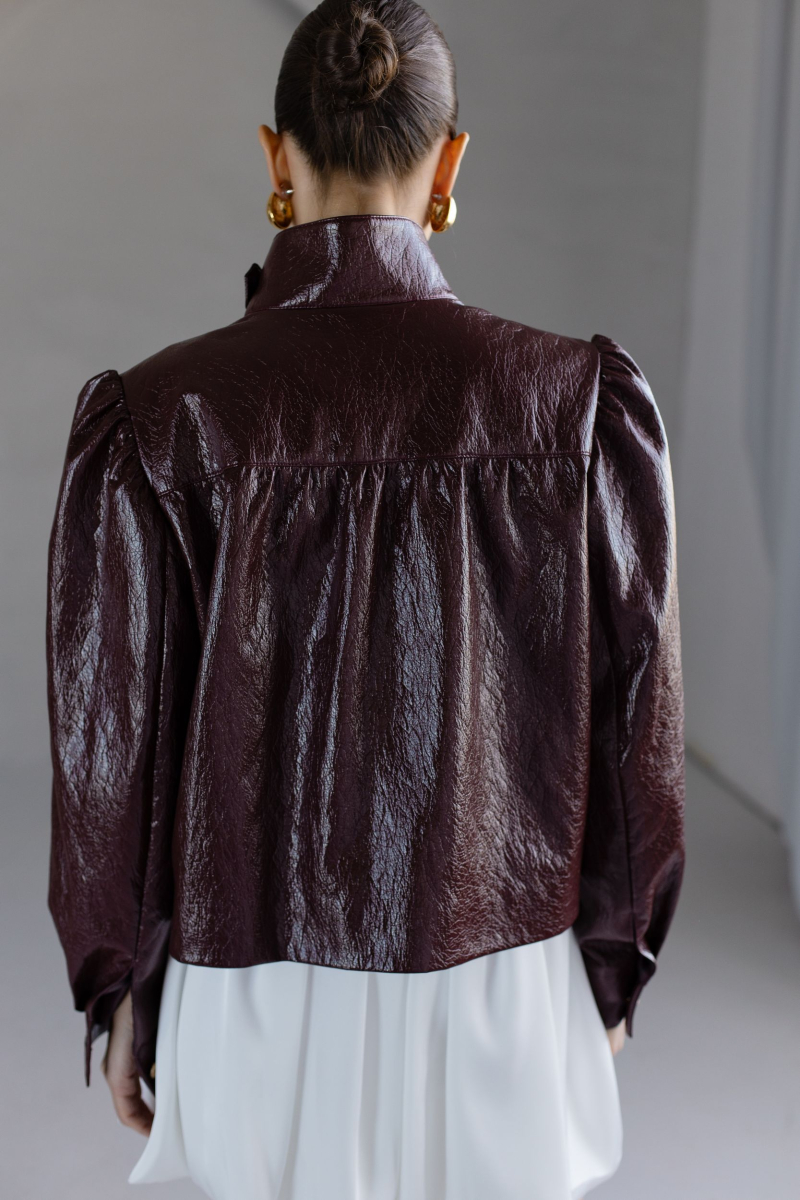 Бомбер из экокожи с драпировкой VLVT, цвет: Бордовый, 00-00005392 купить онлайн