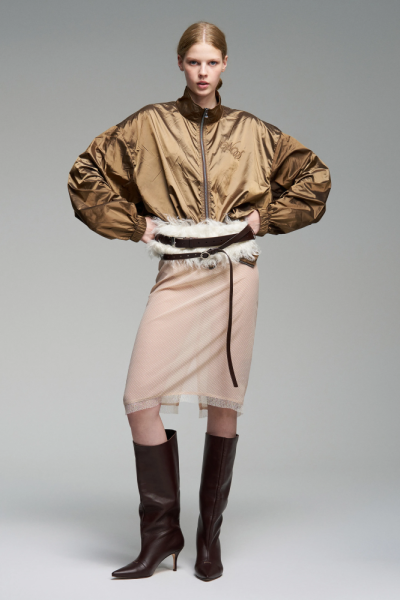 Бомбер из нейлона с вышивкой