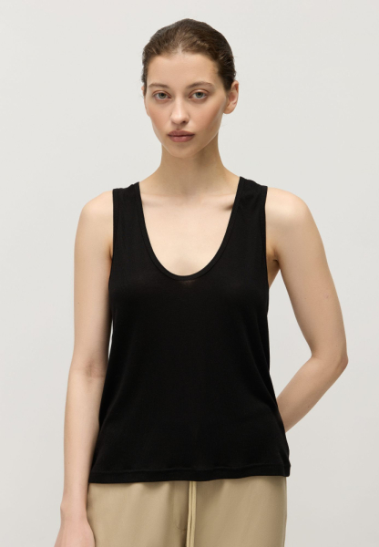 Майка с глубоким вырезом из тенсела