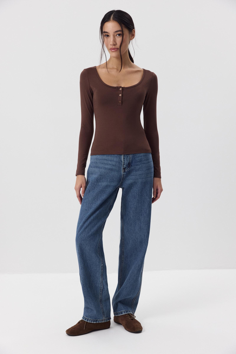 Лонгслив с пуговицами Charmstore, цвет: шоколадный, 205-43265-551 купить онлайн