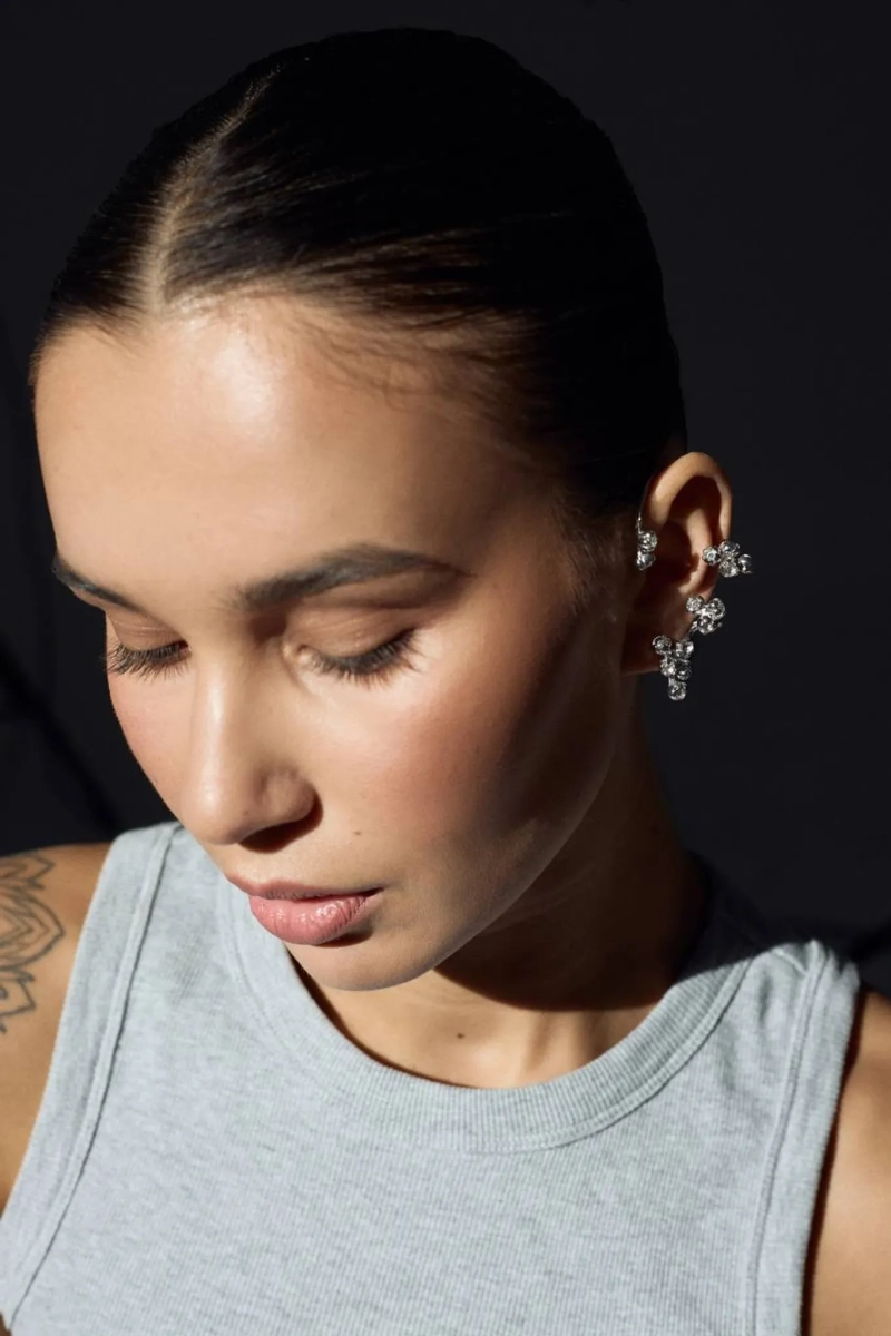 Серебряная серьга-кафф кувшинки «Васюганские болота» SBLESKOM, цвет: серебро, 12244 купить онлайн