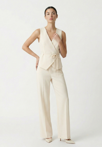 Жилет на запах из костюмной ткани REFERT, цвет: молочный, 05-4144/2-2511 купить онлайн