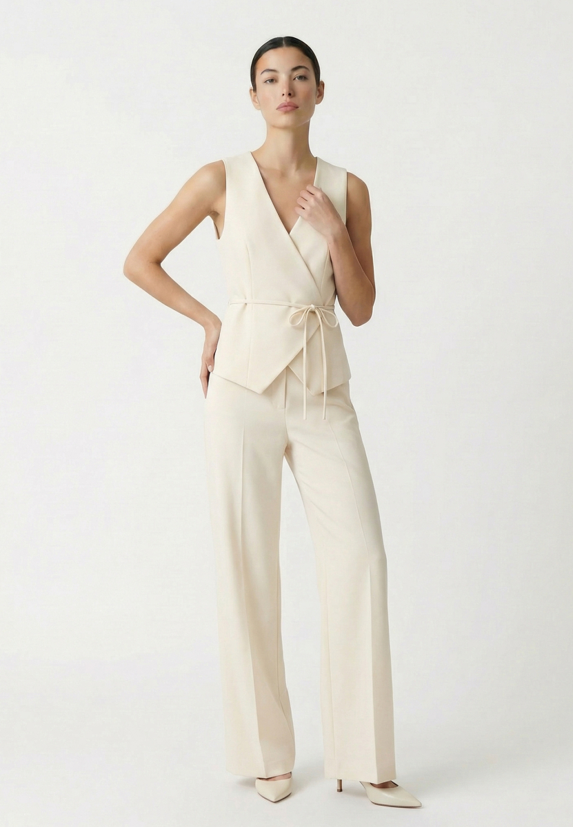 Жилет на запах из костюмной ткани REFERT, цвет: молочный, 05-4144/2-2511 купить онлайн