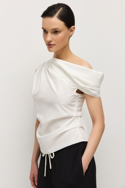 Топ асимметричный из хлопка AROUND, цвет: молочный,  купить онлайн