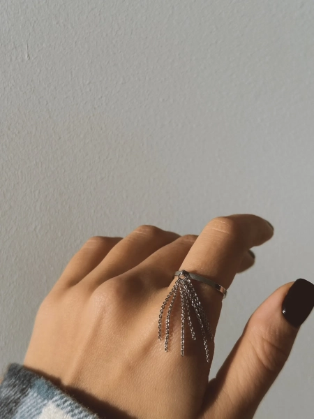 Серебряное кольцо узкое с кистью SBLESKOM, цвет: серебро, 10904 купить онлайн