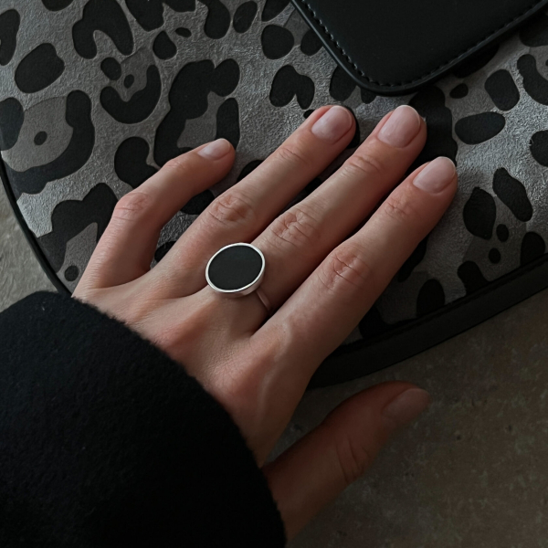 Кольцо Диск с ониксом The Reason, цвет: серебро, клц - оник купить онлайн