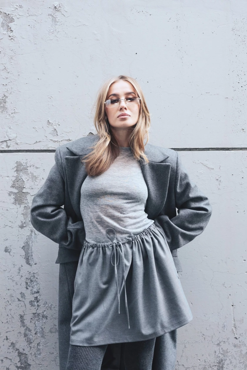 Юбка - шорты со сборкой Grey issju, цвет: серый,  со скидкой купить онлайн