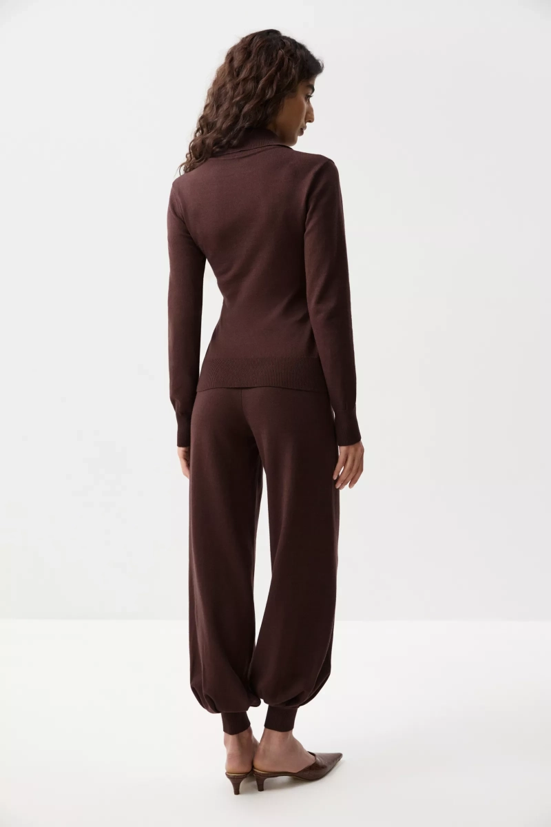 Джемпер с воротником-стойкой Charmstore, цвет: шоколадный, 303-539115-551 купить онлайн