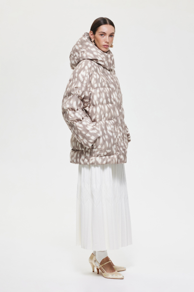 Пуховик с принтом DREAMS BY ALENA AKHMADULLINA, цвет: бежевый, 225101010504251/219000 купить онлайн