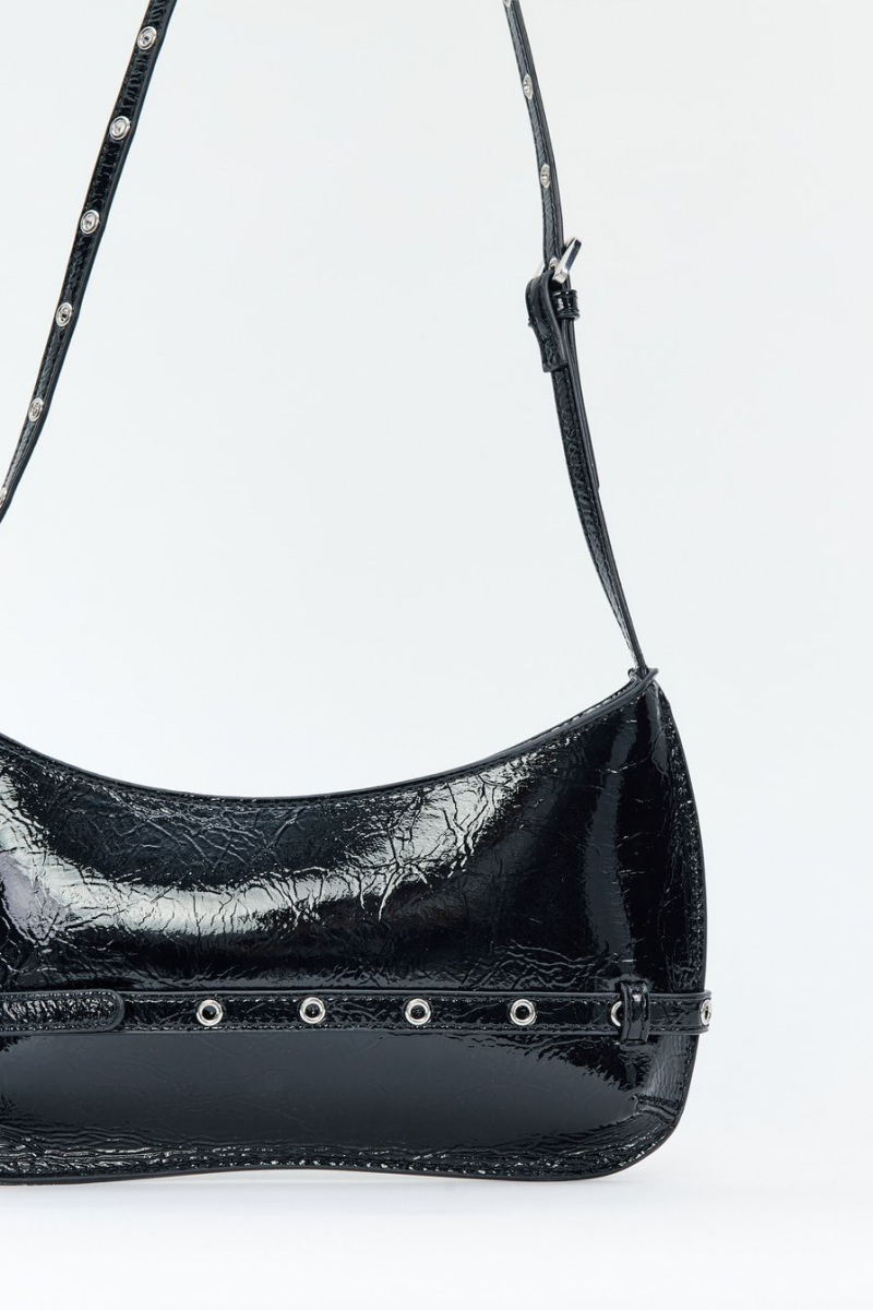 Сумка из лаковой экокожи