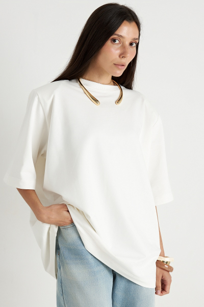 Футболка с подплечниками