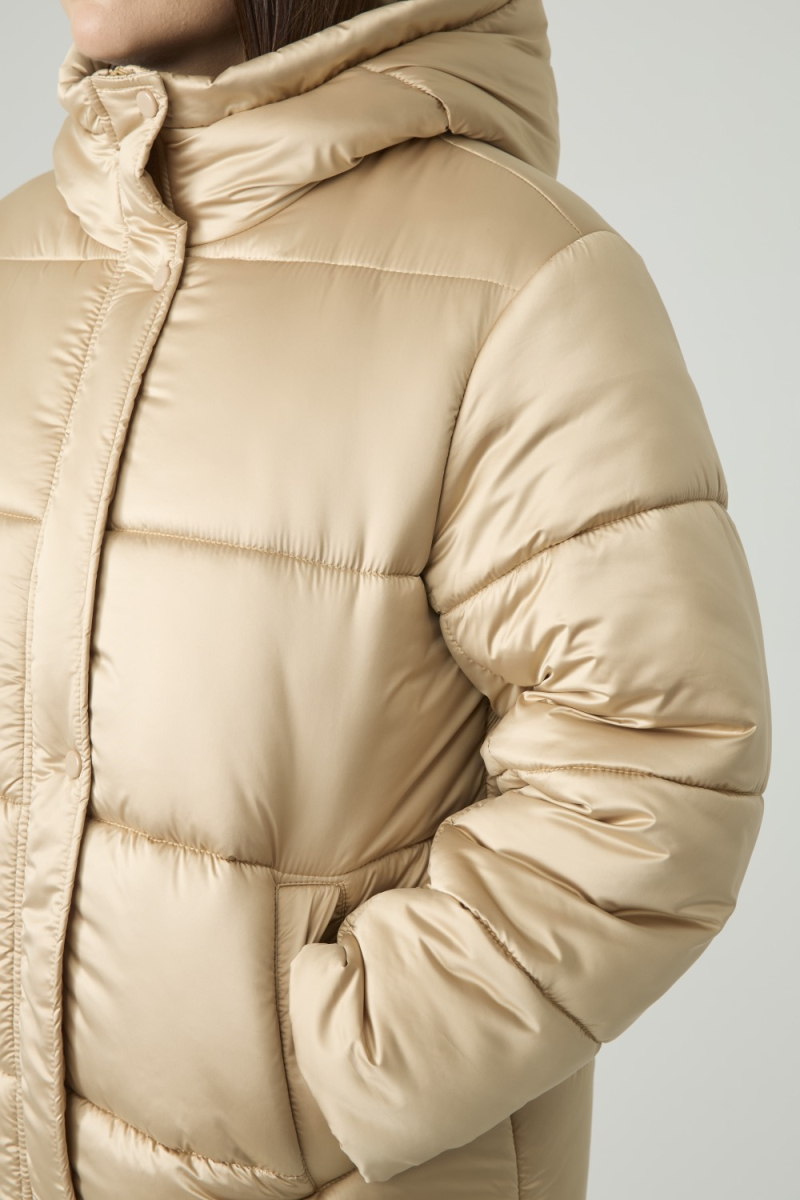 Пуховик длинный стеганый 4forms, цвет: золотой, 65513 купить онлайн