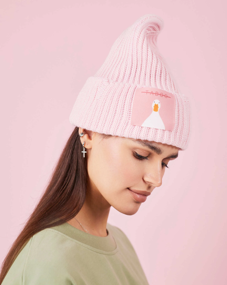 Шапка рваная с гусем