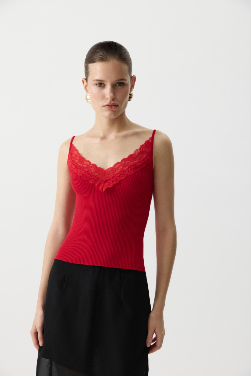 Топ вязаный с кружевом