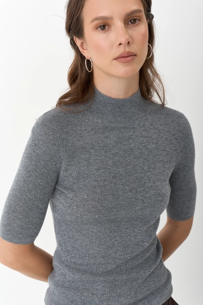Топ с воротником стойка из мериноса Ricoco, цвет: серый, 5066/4 купить онлайн
