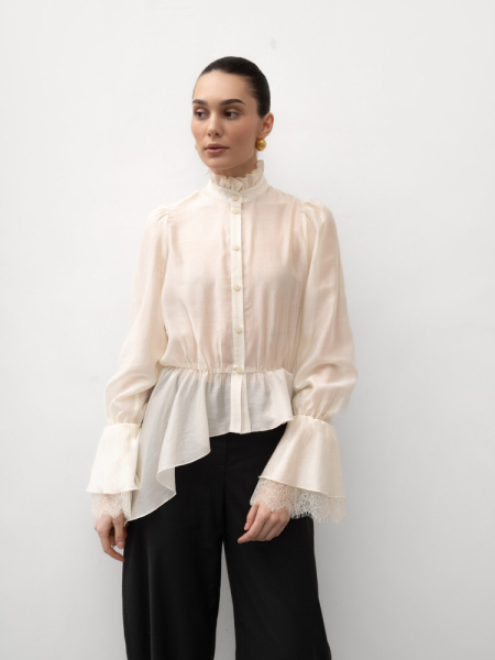 Блуза с кружевом