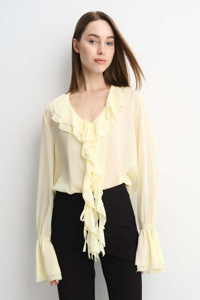 Блузка с воланами