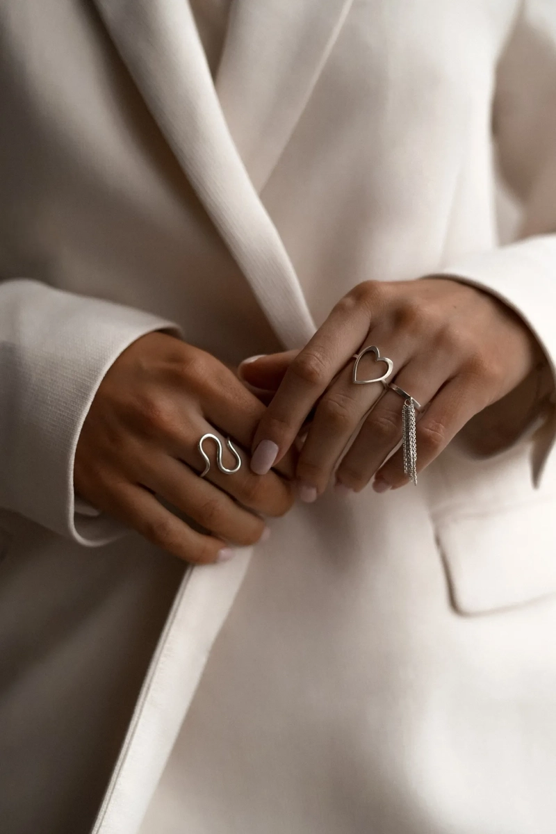 Серебряное кольцо узкое с кистью SBLESKOM, цвет: серебро, 10904 купить онлайн