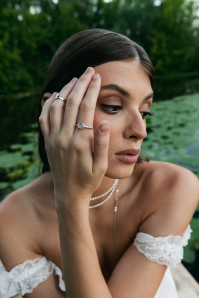 Серебряное узкое кольцо с перламутром SBLESKOM, цвет: серебро, 11910 купить онлайн