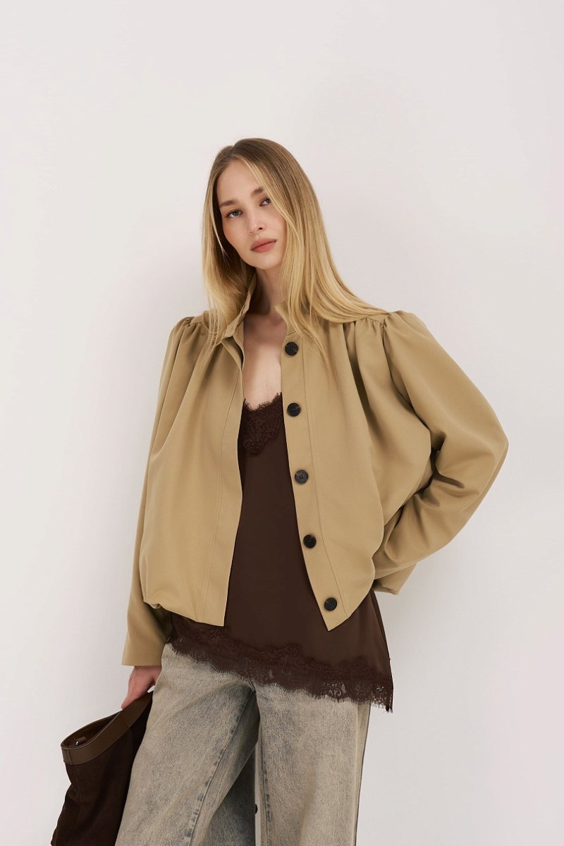 Тренч укороченный с декоративными сборками Ricoco, цвет: песочный, 6079/1 купить онлайн