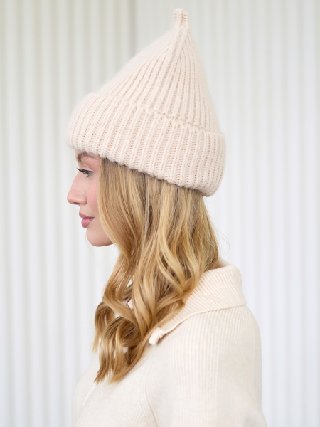 Шапка с "хвостиком" I.B.W., цвет: бежевый KJ130 купить онлайн