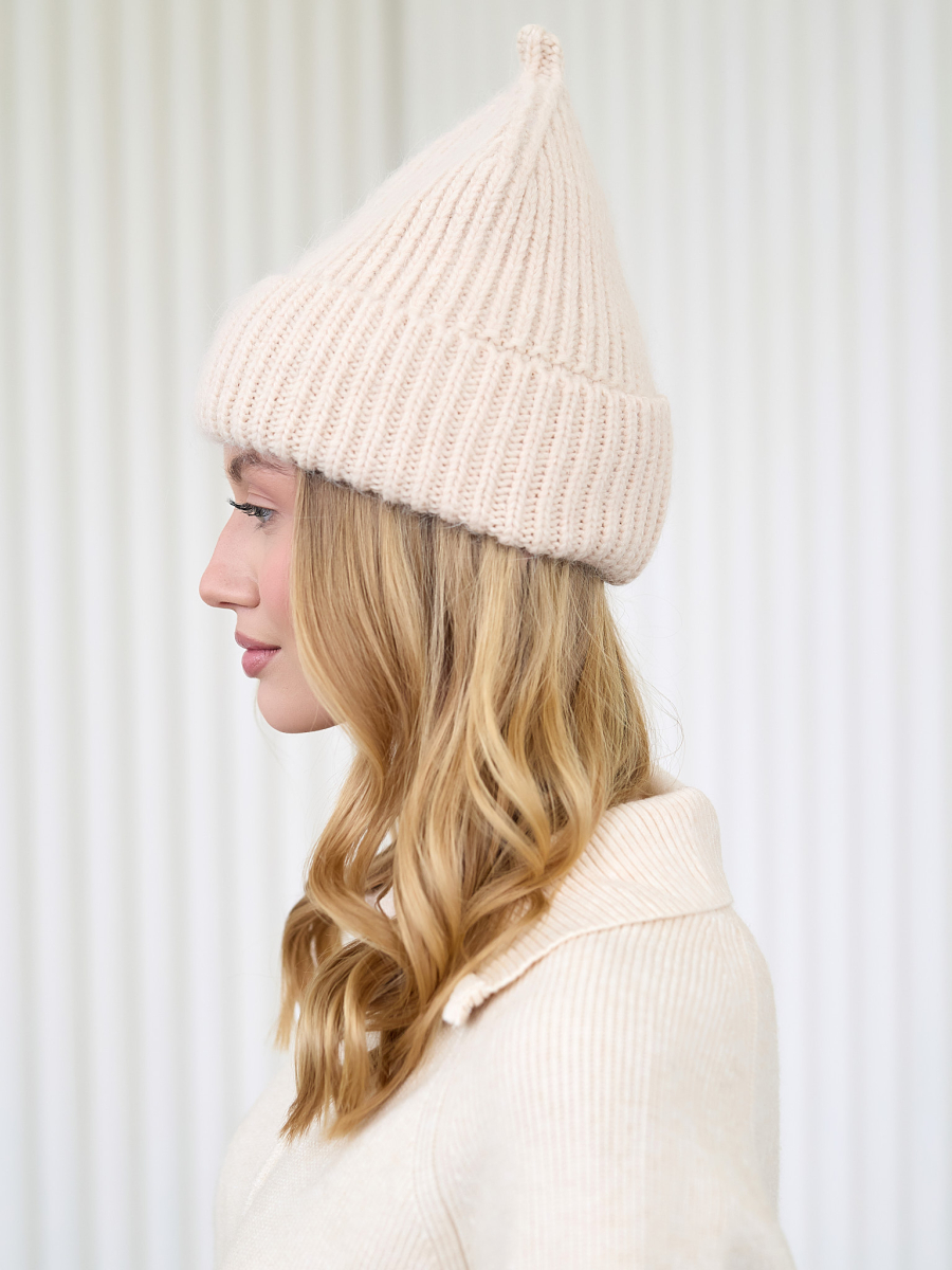 Шапка с "хвостиком" I.B.W., цвет: бежевый KJ130 купить онлайн