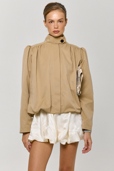 Тренч укороченный с декоративными сборками Ricoco, цвет: песочный, 6079/1 купить онлайн