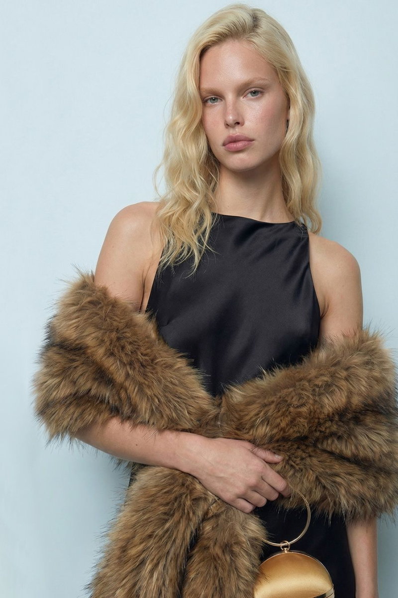 Платье с открытой спиной