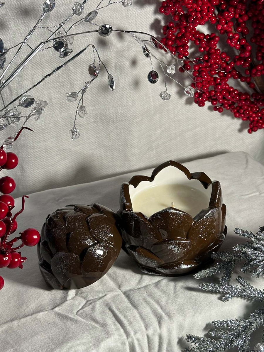 Свеча "Шишка" с напылением серебро, аромат Witch